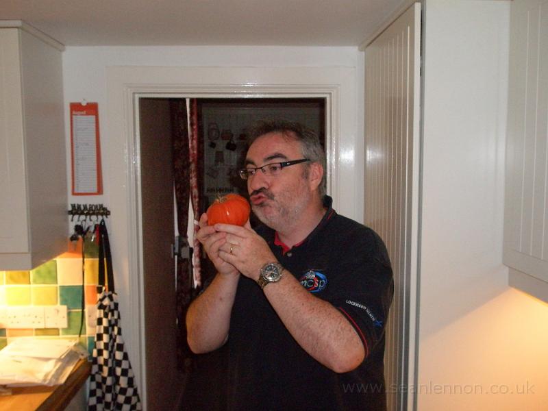 Huge Tomato (August 2009) 003.jpg - OLYMPUS DIGITAL CAMERA         